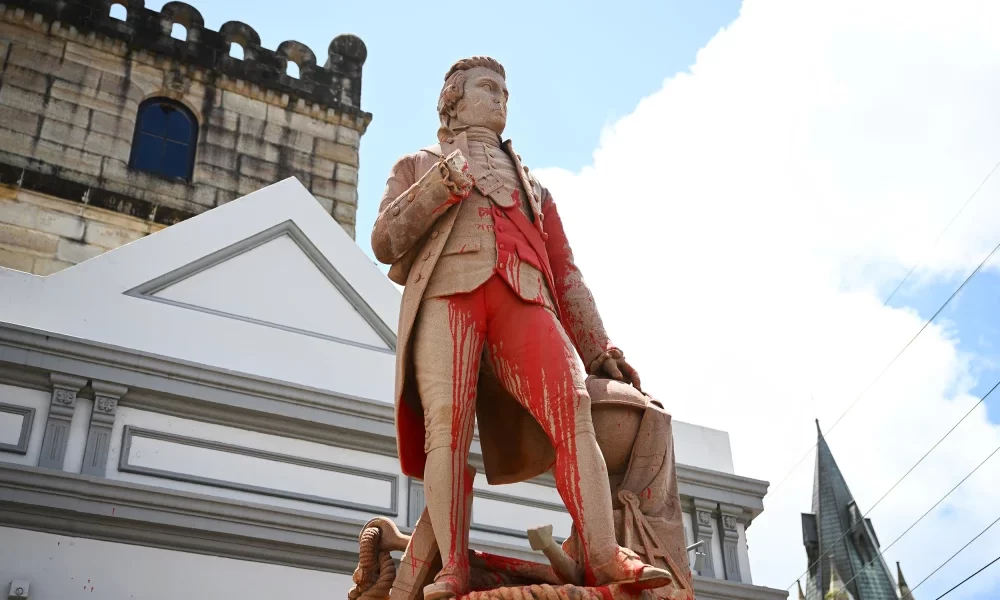 Captain cook statue vandalized