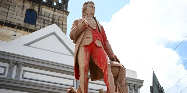 Captain cook statue vandalized